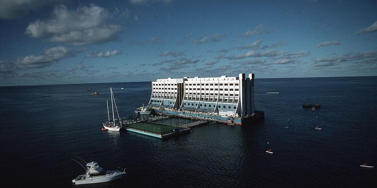 Ilyen volt a világ első tengeren lebegő luxushotelje