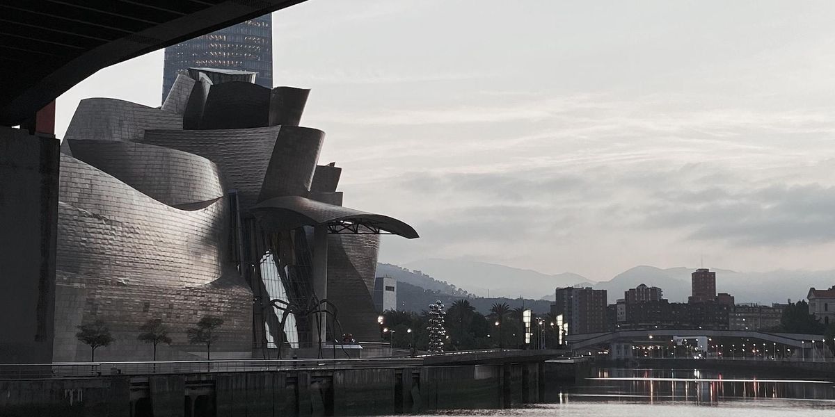 Vízparti látomás: Museo Guggenheim Bilbao