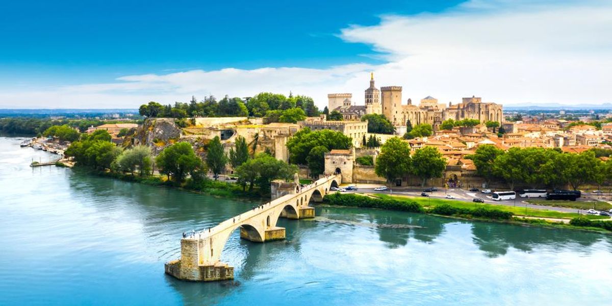 Milyen is Avignon, amiről gyerekdal vagy törióra jut eszünkbe?