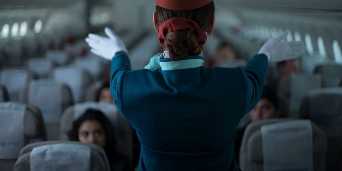 Nem udvariasságból köszöntenek a stewardessek a repülőn – sokkal komolyabb oka van
