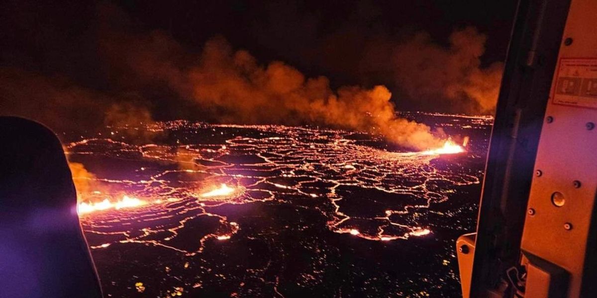 Évszázadok után tört ki az izlandi vulkán, videón a félszigetet borító lávatakaró
