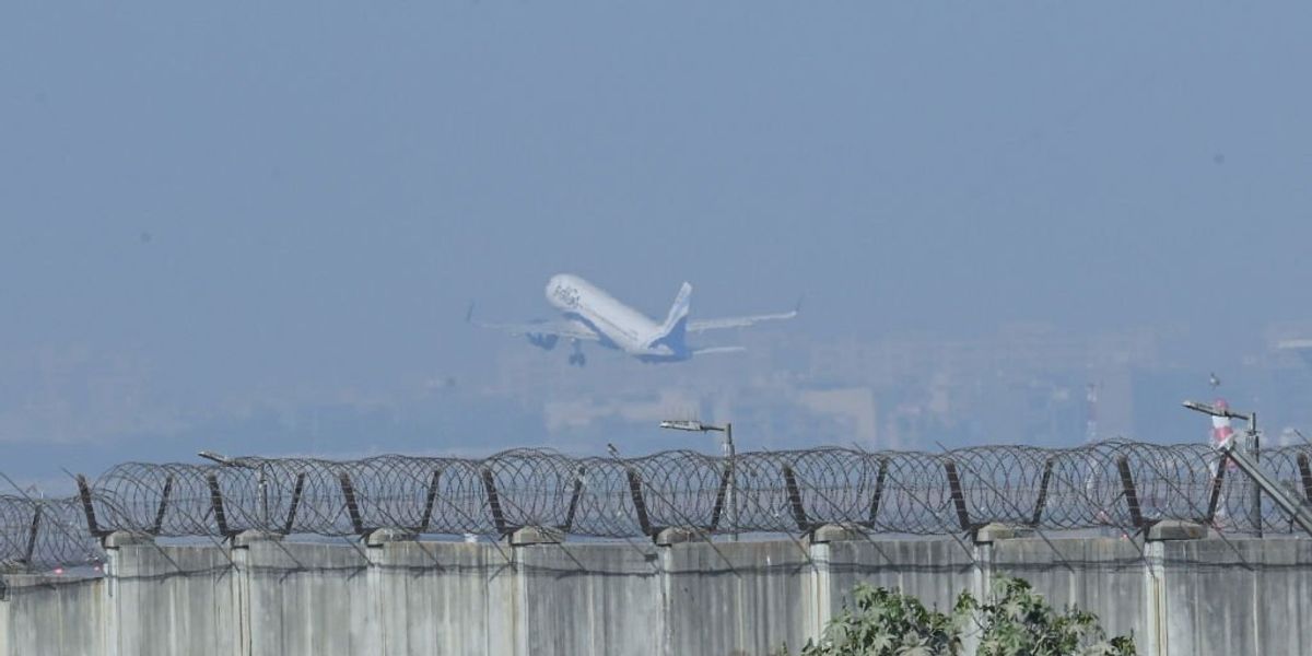 Akkora volt a köd Indiában, hogy fél napig a repülőn ragadtak az utasok