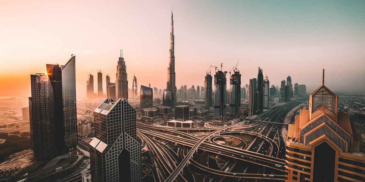 Önvezető futurisztikus gyorskabinok járthatnak a jövőben Dubaj utcái fölött