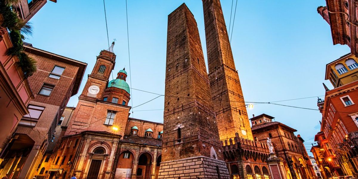 Megmentik Bologna ferdülő tornyát, 10 éves munka kezdődhet meg