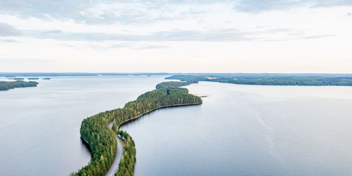 Európa lélegzetelállító országútja az „ezer tó földjén”