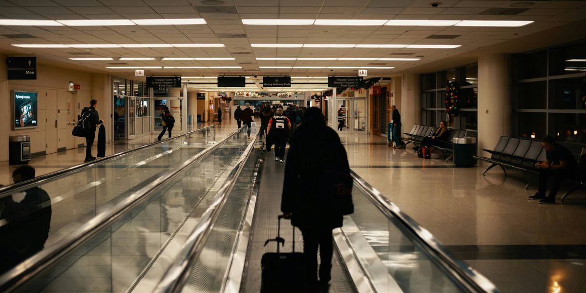 repülőtér, bőrönd