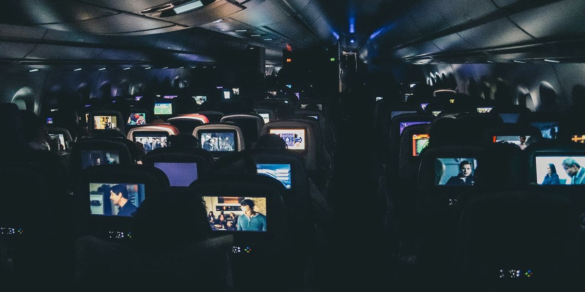 Alaposan átgondolják a légitársaságok, hogy milyen filmeket nézhetünk a repülőn